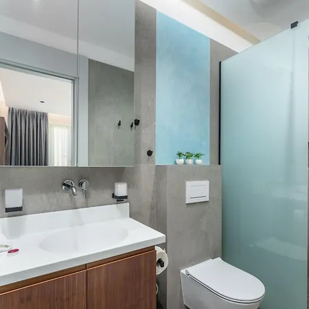 Arriba - Ground Apartment *